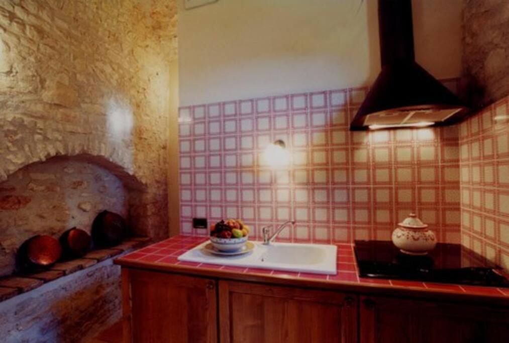All Stone Horse Stable Converted To Elegant Apartment - Baltimora 스폴레토 외부 사진