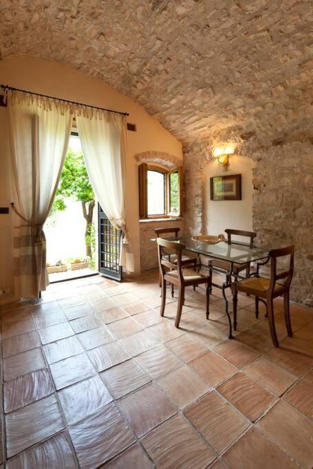 All Stone Horse Stable Converted To Elegant Apartment - Baltimora 스폴레토 외부 사진